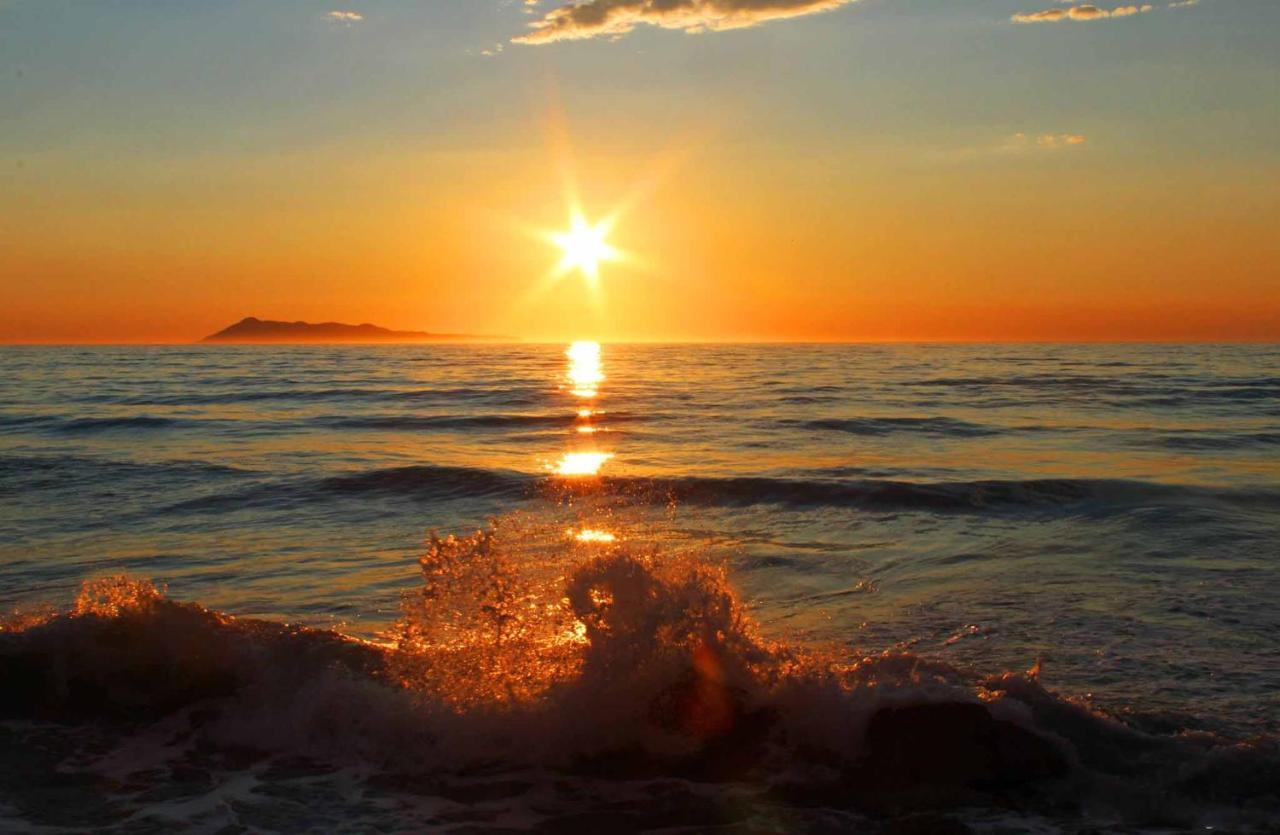 Logas Beach Studios Peroulades  ภายนอก รูปภาพ