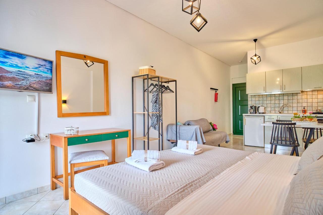 Logas Beach Studios Peroulades  ภายนอก รูปภาพ