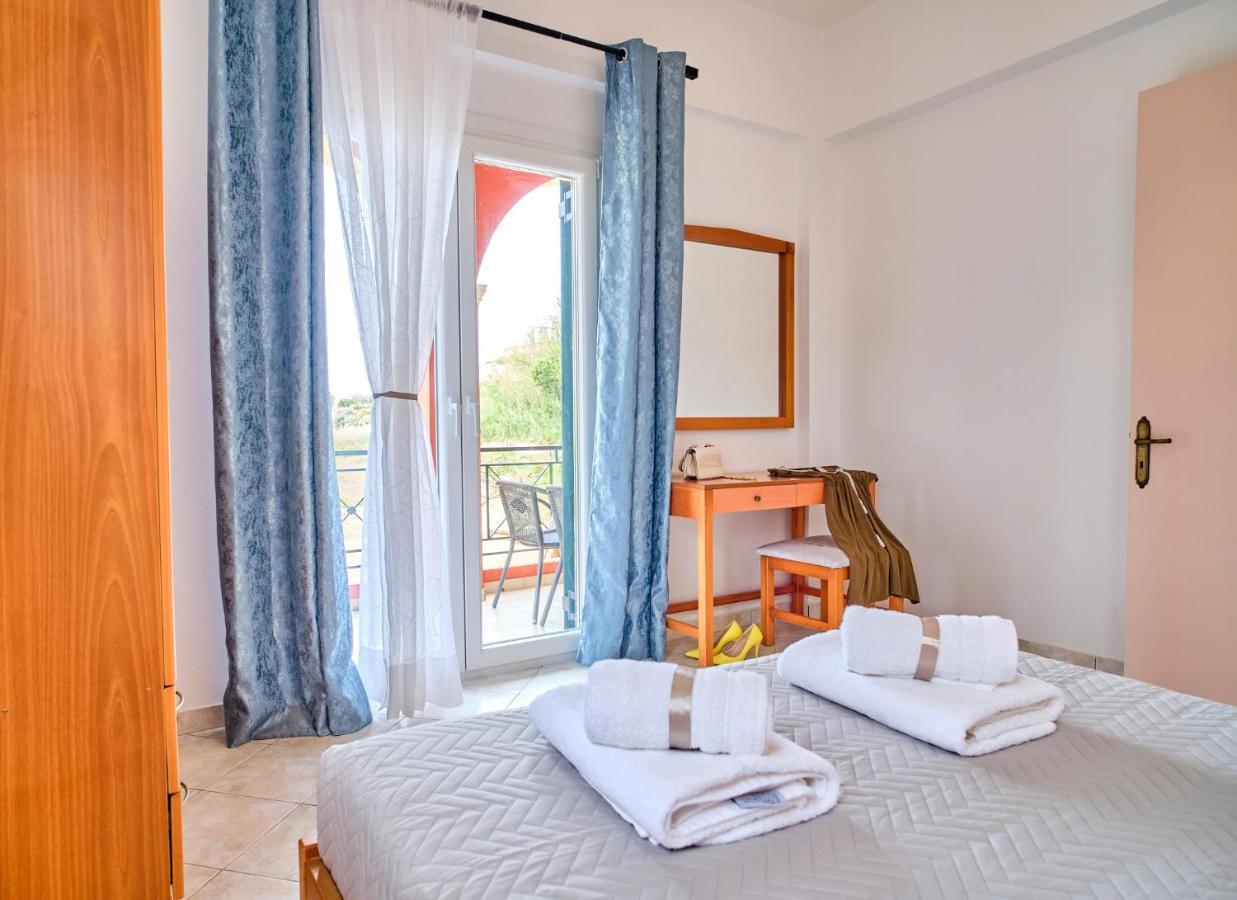 Logas Beach Studios Peroulades  ภายนอก รูปภาพ