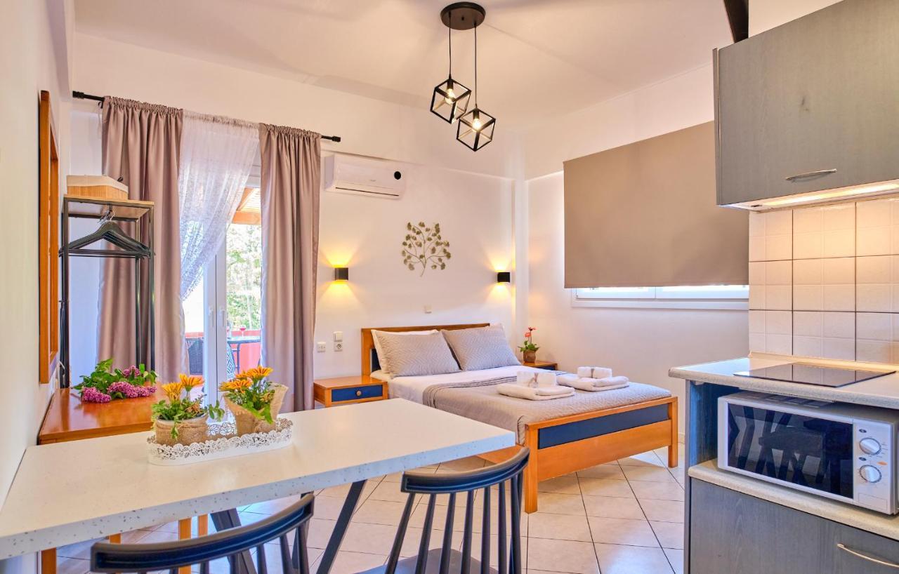 Logas Beach Studios Peroulades  ภายนอก รูปภาพ