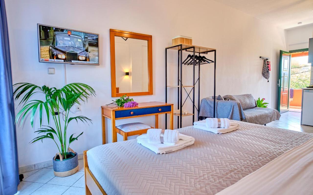 Logas Beach Studios Peroulades  ภายนอก รูปภาพ