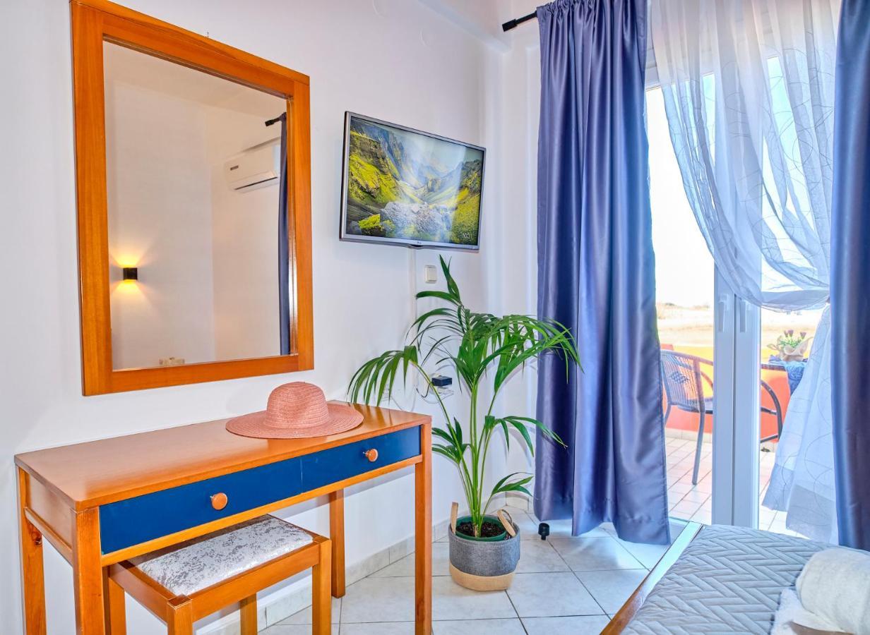 Logas Beach Studios Peroulades  ภายนอก รูปภาพ