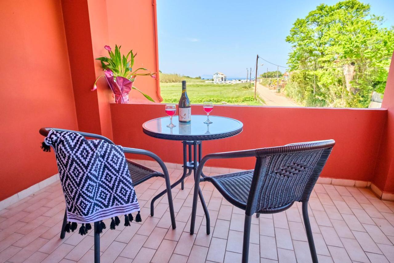 Logas Beach Studios Peroulades  ภายนอก รูปภาพ