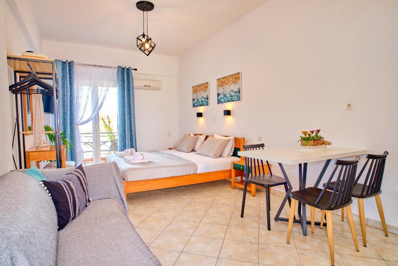 Logas Beach Studios Peroulades  ภายนอก รูปภาพ