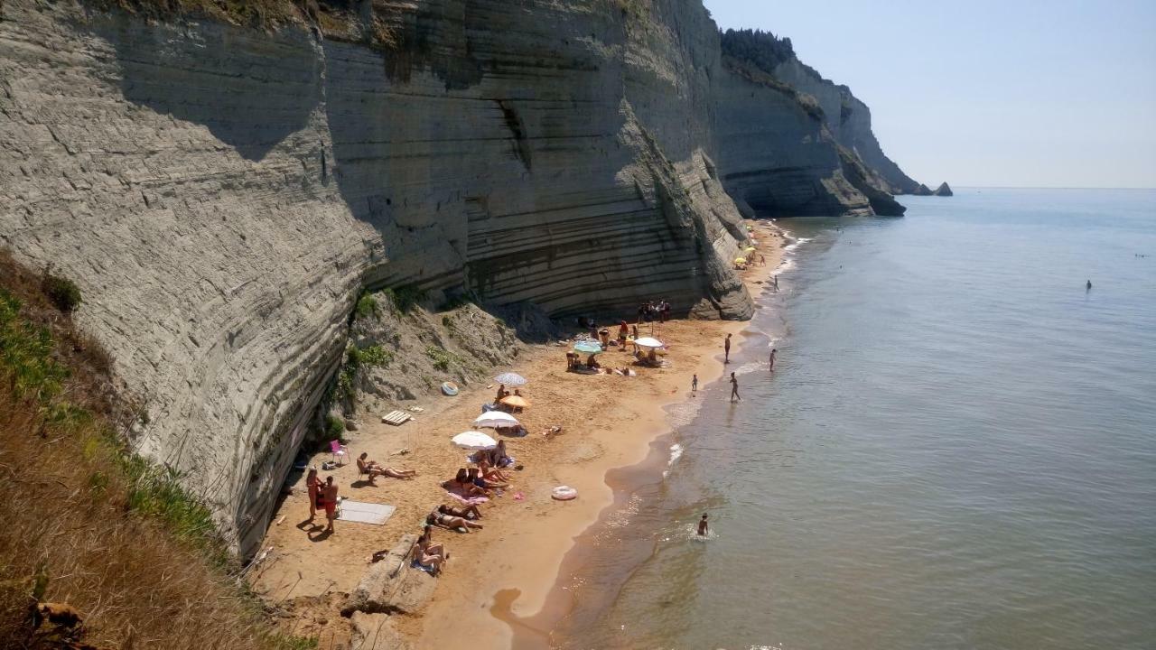 Logas Beach Studios Peroulades  ภายนอก รูปภาพ